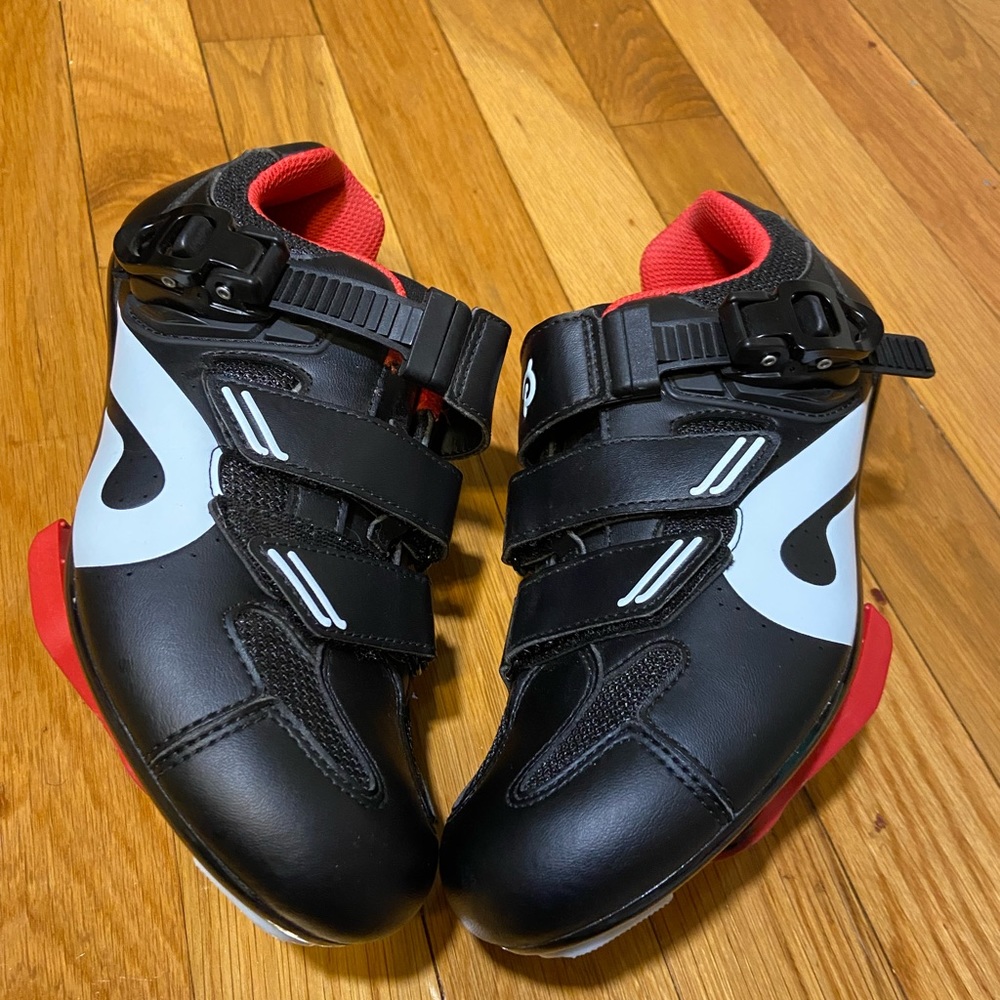 Size 38 (Women’s 7) Black Peloton Cleats in Excellent Condition